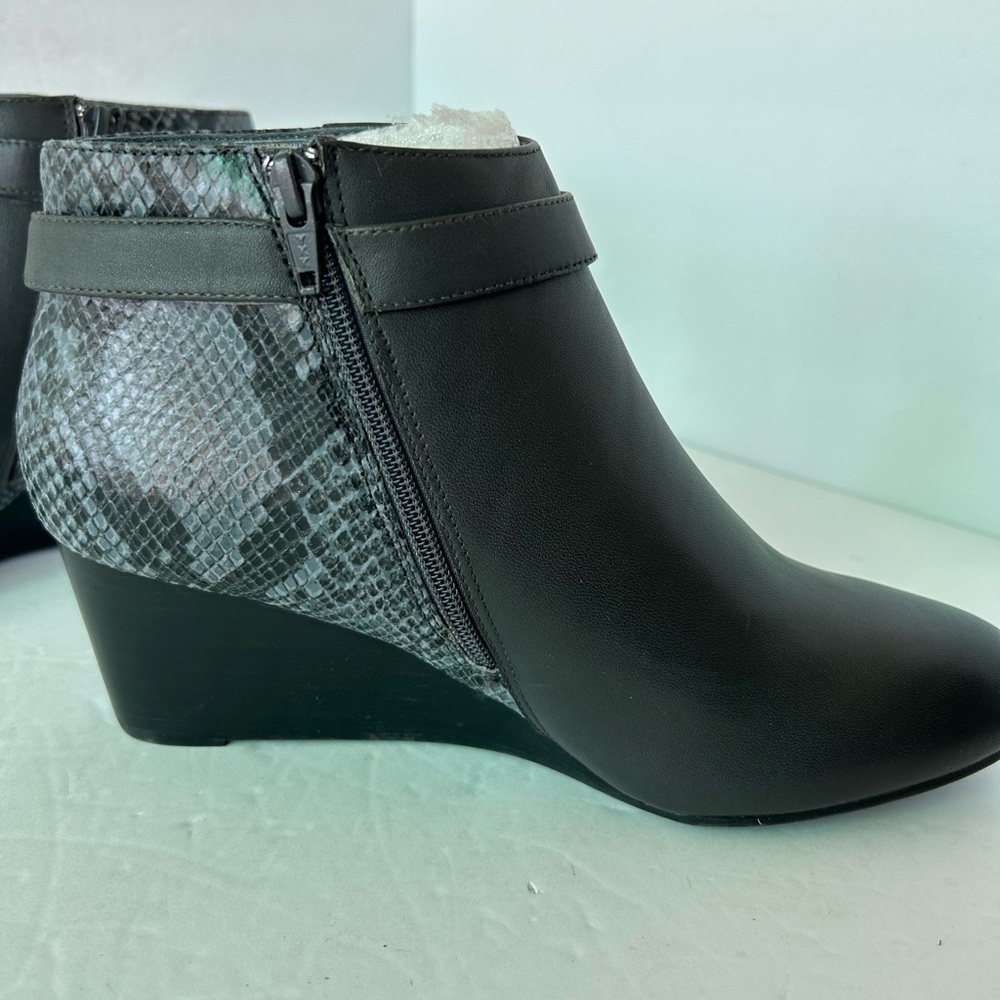 Vionic Shasta Black Comfort Snakeskin and Buckle Side Zip Ankle Booties NIB
